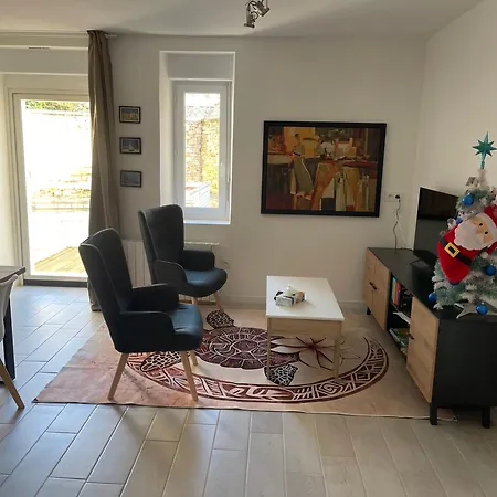 Margot Apartment *